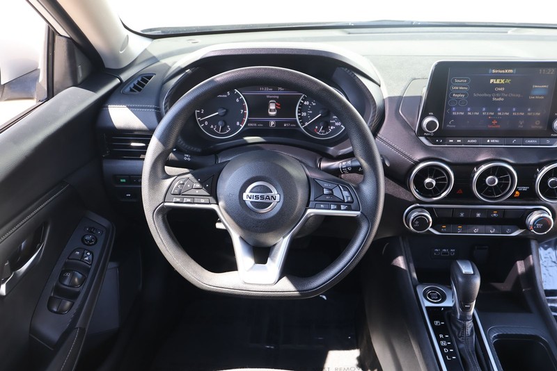 Nissan Sentra Vehicle Full-screen Gallery Image 24