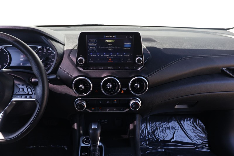 Nissan Sentra Vehicle Full-screen Gallery Image 27