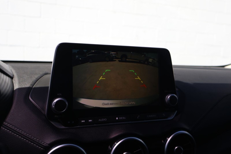 Nissan Sentra Vehicle Full-screen Gallery Image 29