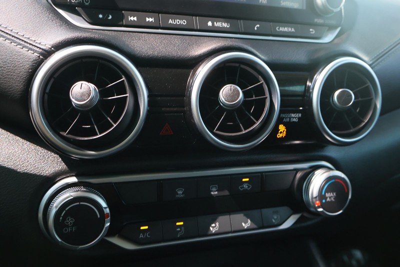 Nissan Sentra Vehicle Full-screen Gallery Image 30