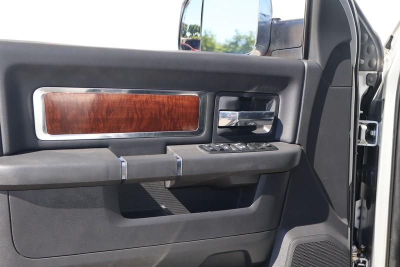 Ram 2500 Vehicle Full-screen Gallery Image 15