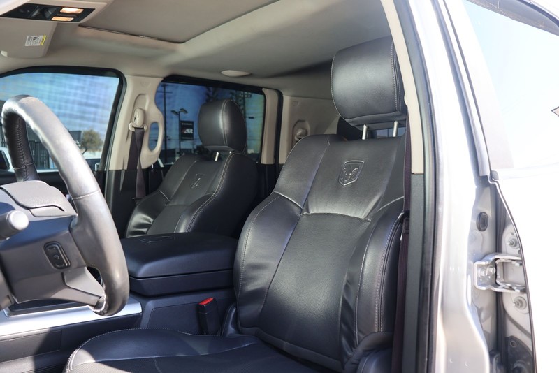 Ram 2500 Vehicle Full-screen Gallery Image 17