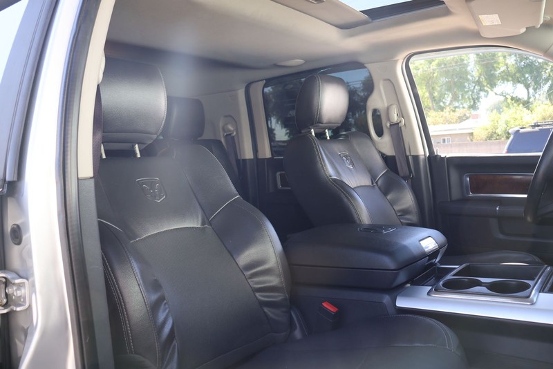 Ram 2500 Vehicle Full-screen Gallery Image 21