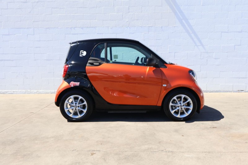 smart fortwo electric drive Vehicle Full-screen Gallery Image 04