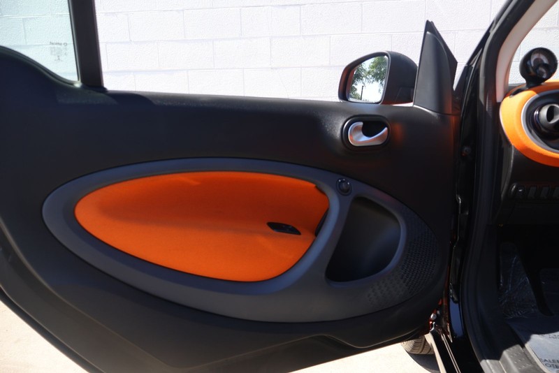 smart fortwo electric drive Vehicle Full-screen Gallery Image 12