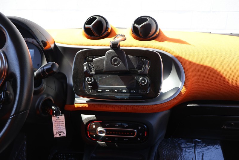 smart fortwo electric drive Vehicle Full-screen Gallery Image 24
