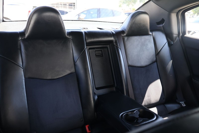 Chrysler 200 Vehicle Full-screen Gallery Image 21