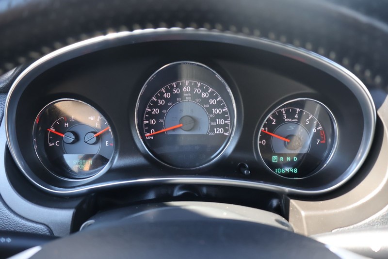 Chrysler 200 Vehicle Full-screen Gallery Image 23