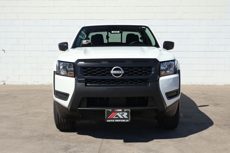 Nissan Frontier Vehicle Full-screen Gallery Image 03