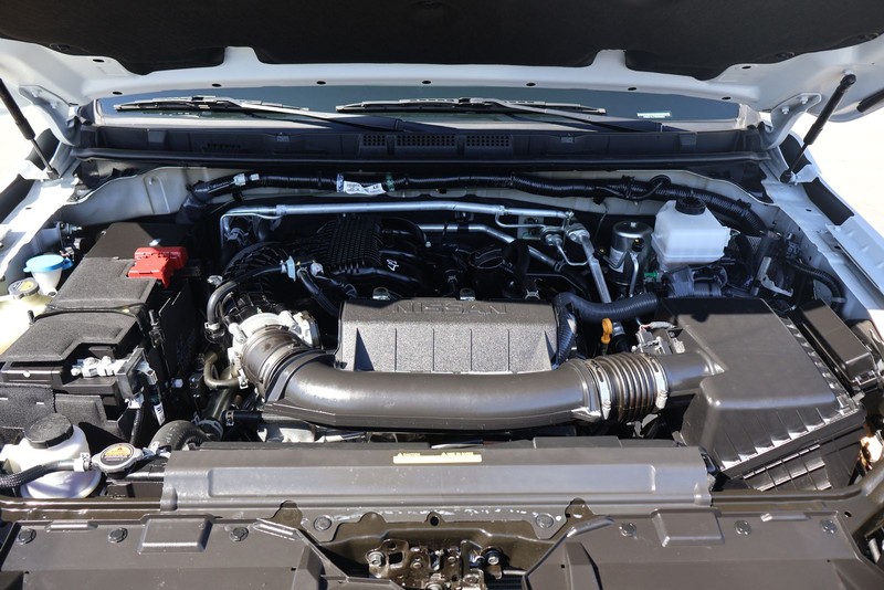 Nissan Frontier Vehicle Full-screen Gallery Image 12