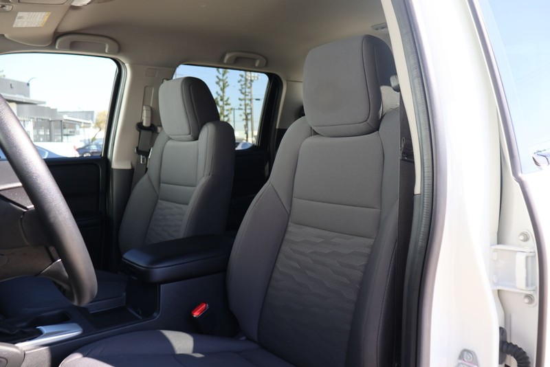 Nissan Frontier Vehicle Full-screen Gallery Image 17