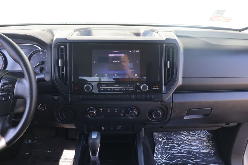 Nissan Frontier Vehicle Full-screen Gallery Image 28