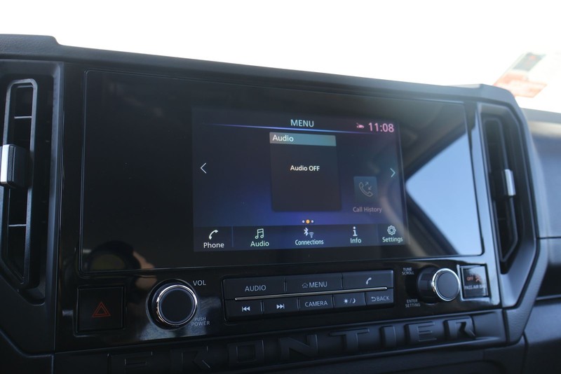 Nissan Frontier Vehicle Full-screen Gallery Image 29