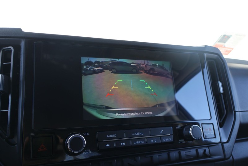 Nissan Frontier Vehicle Full-screen Gallery Image 30