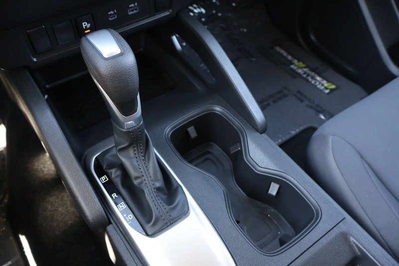 Nissan Frontier Vehicle Full-screen Gallery Image 32