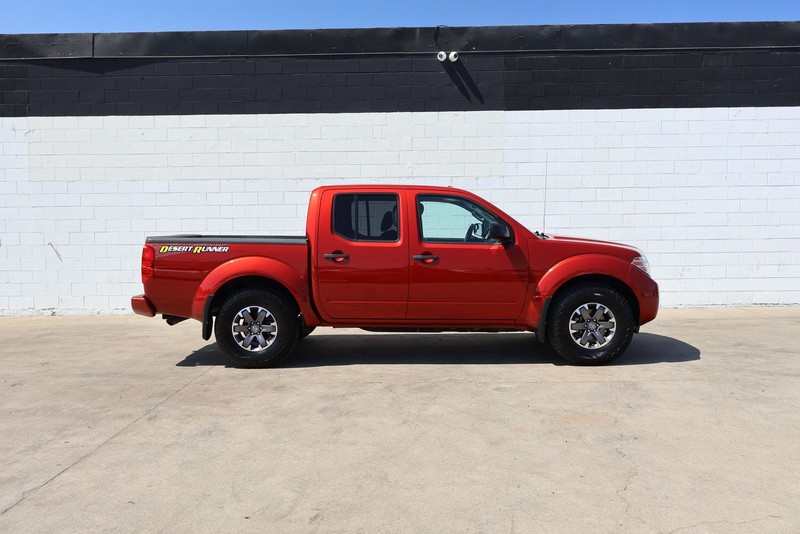 Nissan Frontier Vehicle Full-screen Gallery Image 04