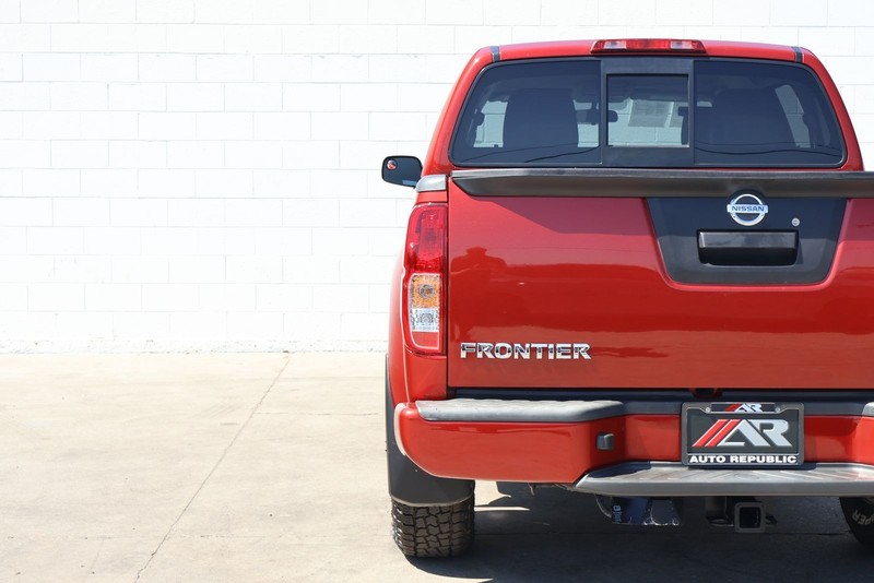 Nissan Frontier Vehicle Full-screen Gallery Image 06