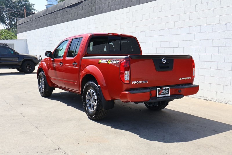 Nissan Frontier Vehicle Full-screen Gallery Image 08