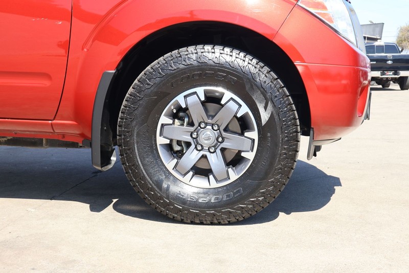 Nissan Frontier Vehicle Full-screen Gallery Image 12