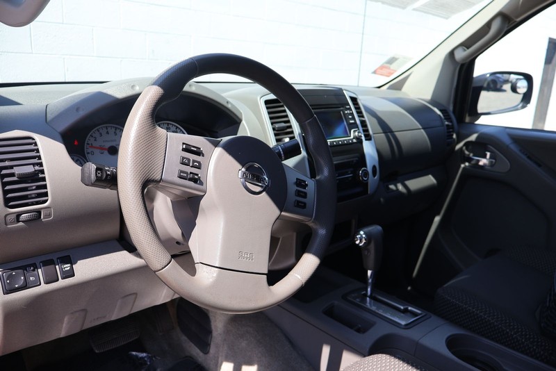 Nissan Frontier Vehicle Full-screen Gallery Image 15