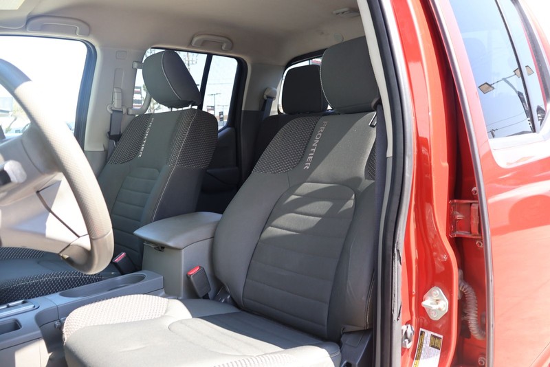 Nissan Frontier Vehicle Full-screen Gallery Image 16
