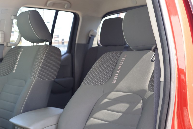 Nissan Frontier Vehicle Full-screen Gallery Image 17