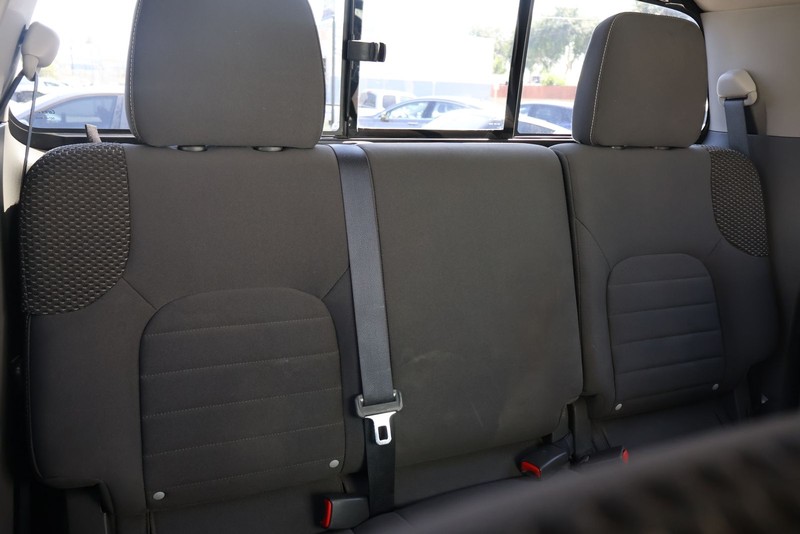 Nissan Frontier Vehicle Full-screen Gallery Image 20