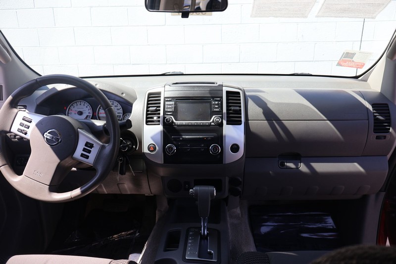 Nissan Frontier Vehicle Full-screen Gallery Image 21