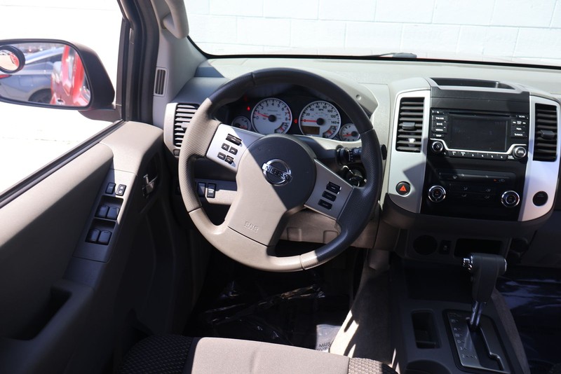 Nissan Frontier Vehicle Full-screen Gallery Image 23