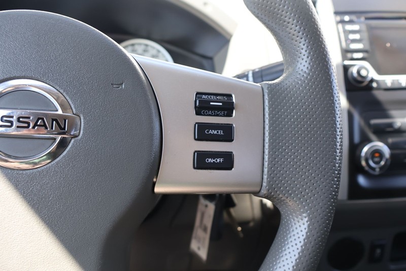 Nissan Frontier Vehicle Full-screen Gallery Image 25