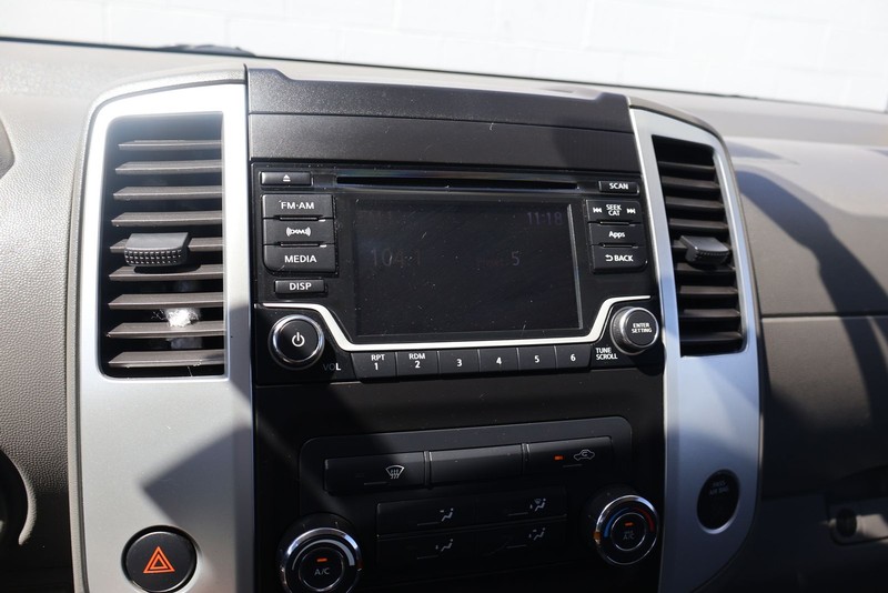 Nissan Frontier Vehicle Full-screen Gallery Image 27