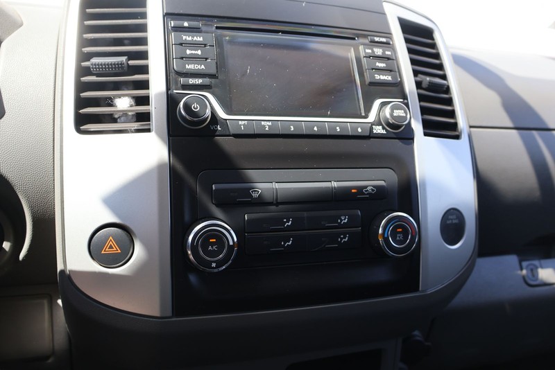 Nissan Frontier Vehicle Full-screen Gallery Image 28