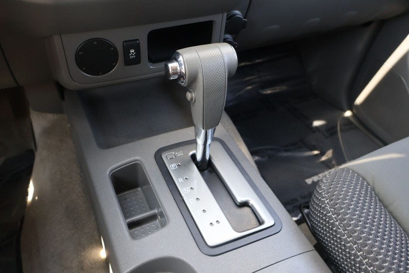 Nissan Frontier Vehicle Full-screen Gallery Image 29