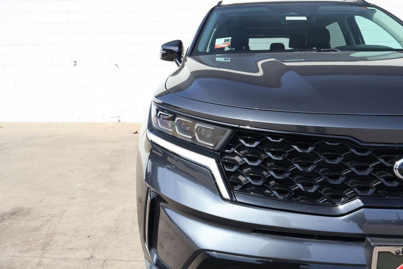 Kia Sorento Vehicle Full-screen Gallery Image 03