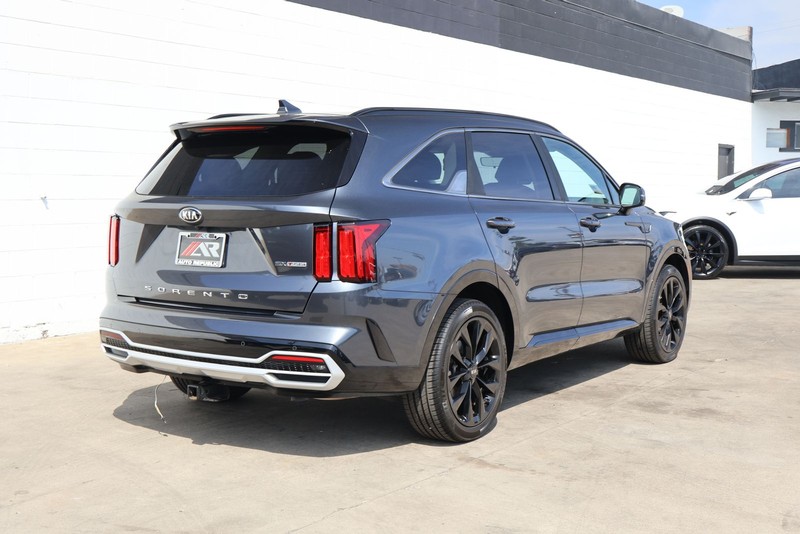 Kia Sorento Vehicle Full-screen Gallery Image 05