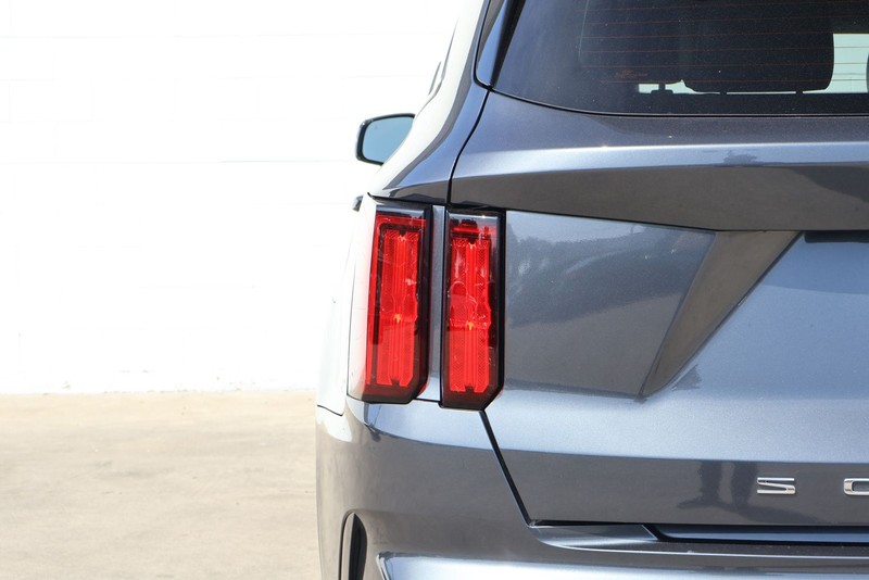 Kia Sorento Vehicle Full-screen Gallery Image 07