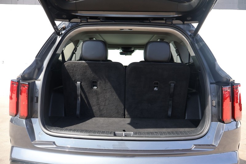 Kia Sorento Vehicle Full-screen Gallery Image 08
