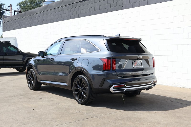 Kia Sorento Vehicle Full-screen Gallery Image 10