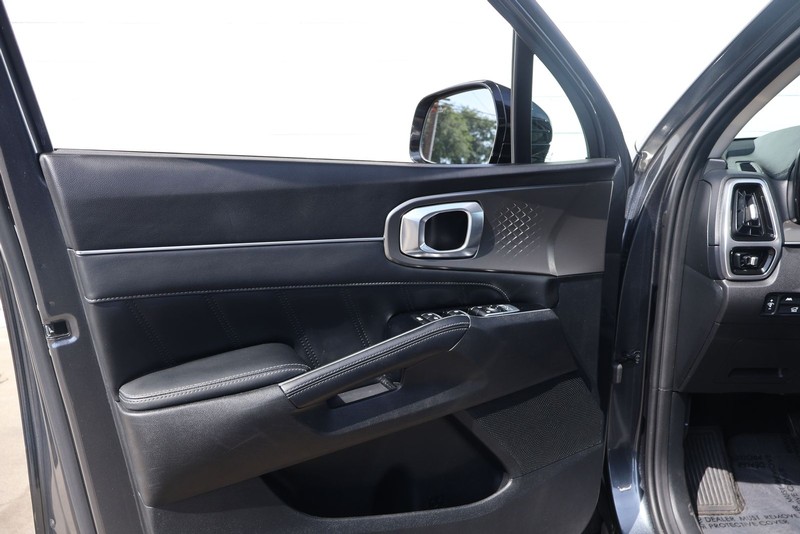 Kia Sorento Vehicle Full-screen Gallery Image 15