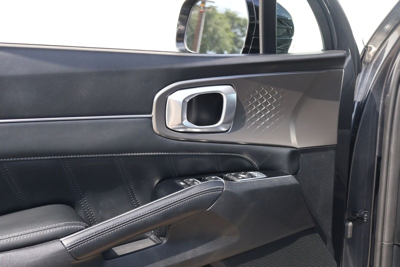 Kia Sorento Vehicle Full-screen Gallery Image 16