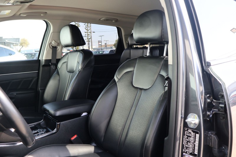 Kia Sorento Vehicle Full-screen Gallery Image 18