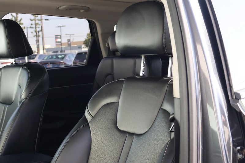 Kia Sorento Vehicle Full-screen Gallery Image 19