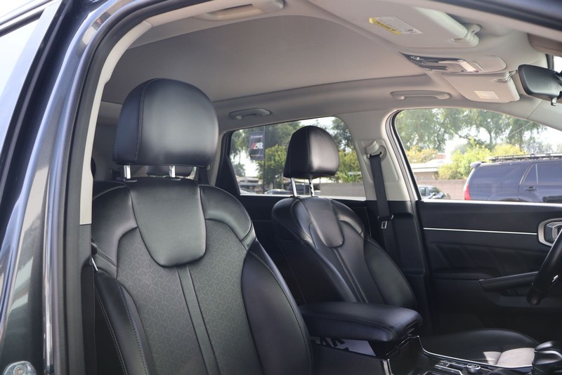 Kia Sorento Vehicle Full-screen Gallery Image 21