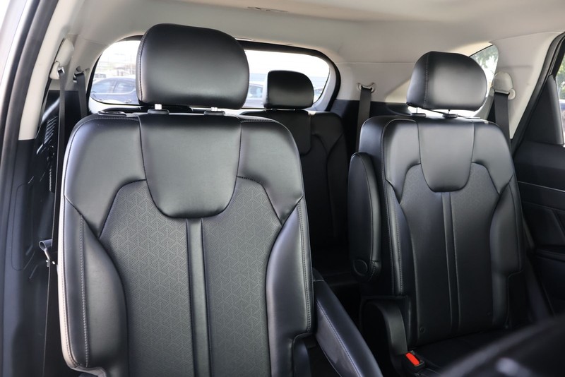 Kia Sorento Vehicle Full-screen Gallery Image 22