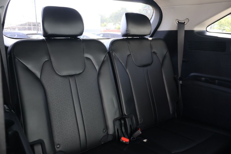 Kia Sorento Vehicle Full-screen Gallery Image 23