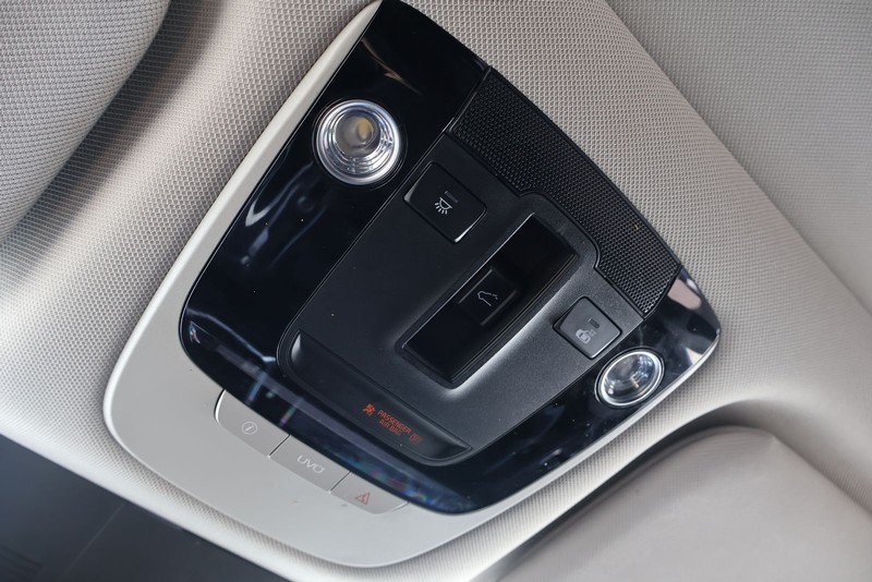 Kia Sorento Vehicle Full-screen Gallery Image 36