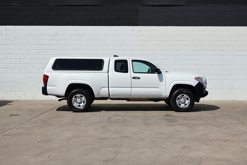 Toyota Tacoma Vehicle Full-screen Gallery Image 01