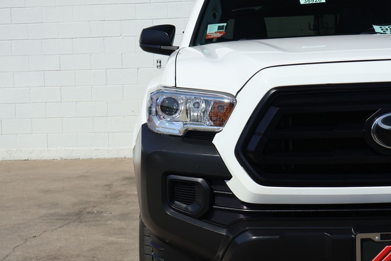 Toyota Tacoma Vehicle Full-screen Gallery Image 04