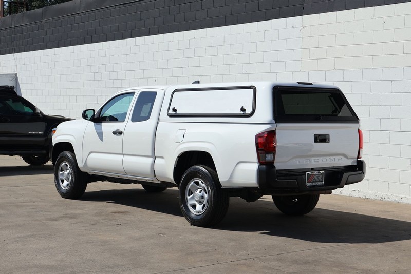 Toyota Tacoma Vehicle Full-screen Gallery Image 09