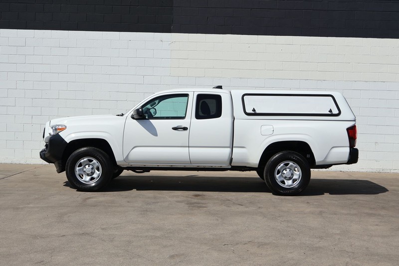 Toyota Tacoma Vehicle Full-screen Gallery Image 10